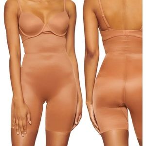NWT SKIMS High Waist Mid Thigh Sculpting Short in Bronze sz Medium